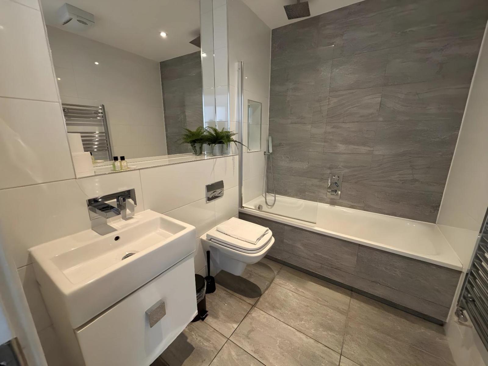 City Aldgate Apartments London Exterior photo