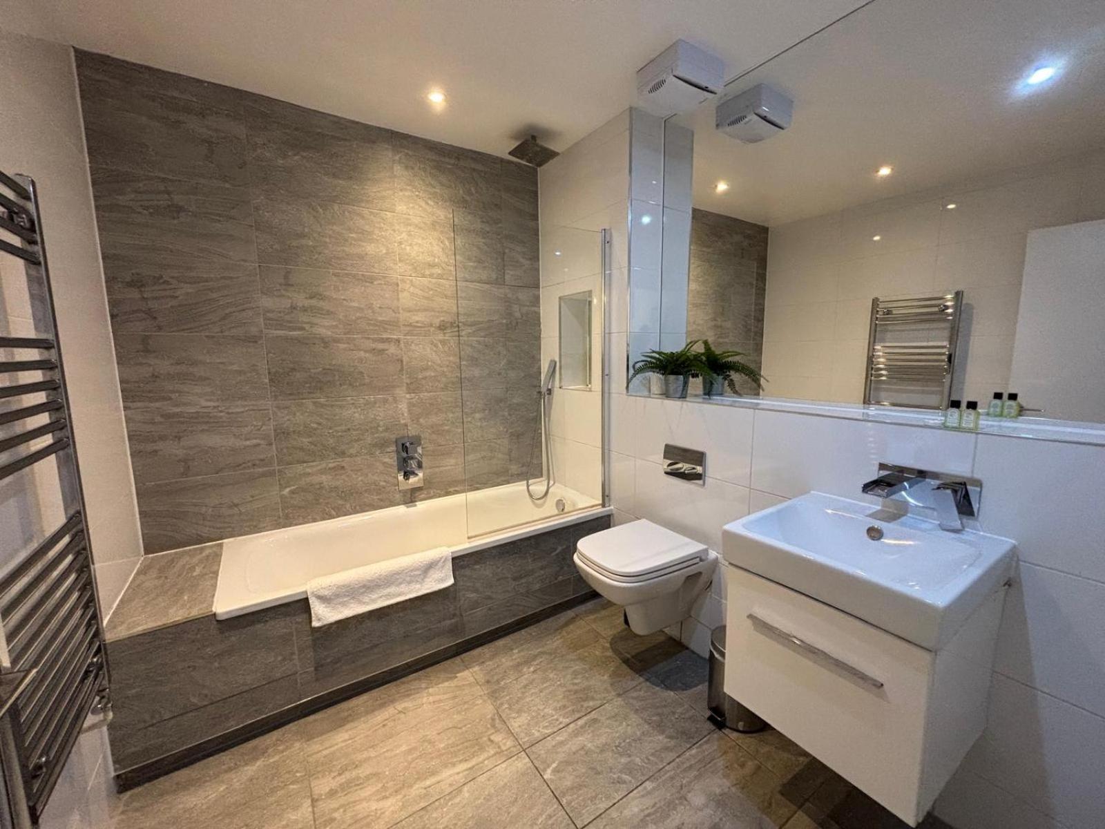 City Aldgate Apartments London Exterior photo